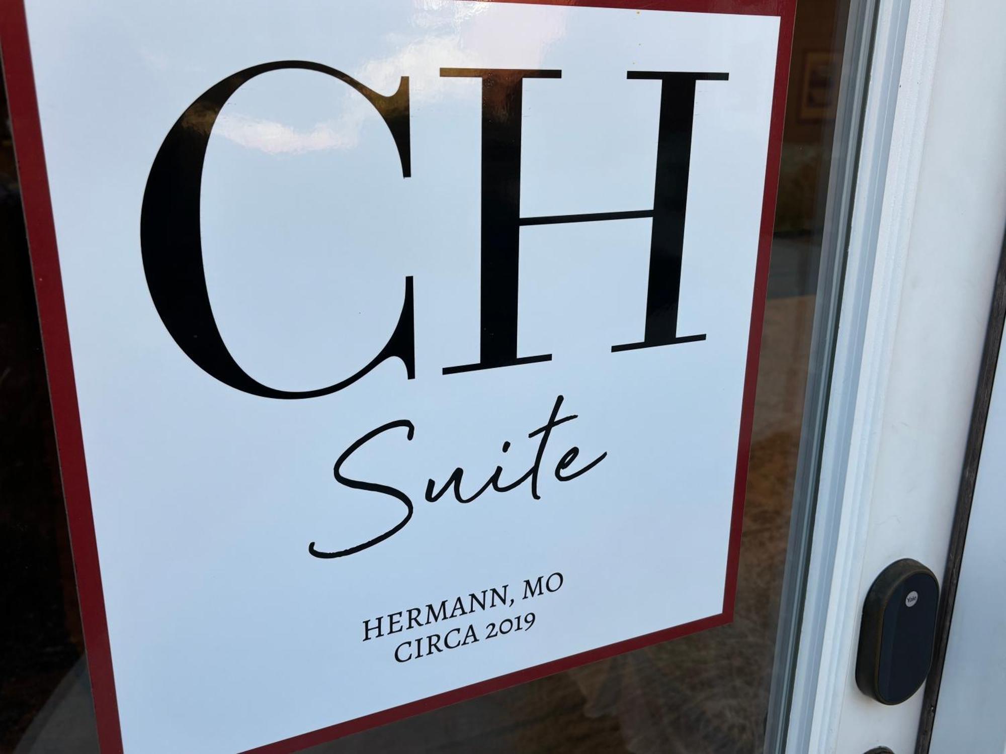 Hermann Crown Suites Exterior foto